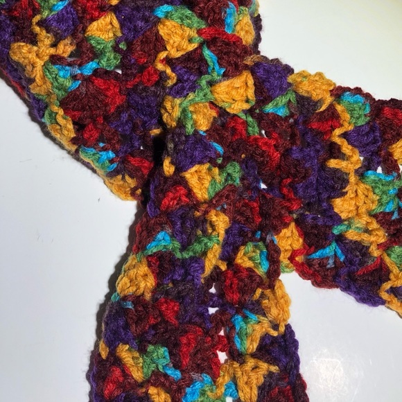 Neck warmer scarf Fastens through hole in scarf - Picture 2 of 4